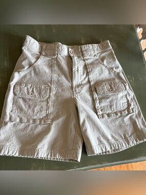 L.L. Bean Men's Cargo Shorts in Light Khaki